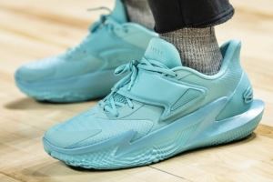 福克斯夏联场边观战！上脚个人第二代签名鞋Fox 2