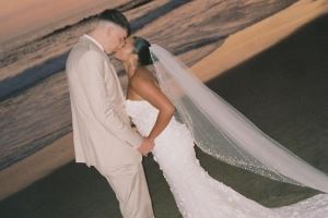 成家立业！湖人球员拉拉维亚晒出结婚照：2025年9月27日💍❤