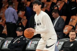 媒体人：中国赛不让小曾上已经算“侮辱”了 回来好好练提升实力图片