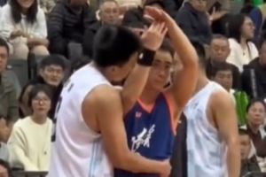 疑似亲了赵继伟？雷蒙：因为关系都很好 就会有一些小打小闹