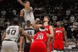 你自己来就好!申京和文班亚马跳球 直接放弃&目送文班拍走球权